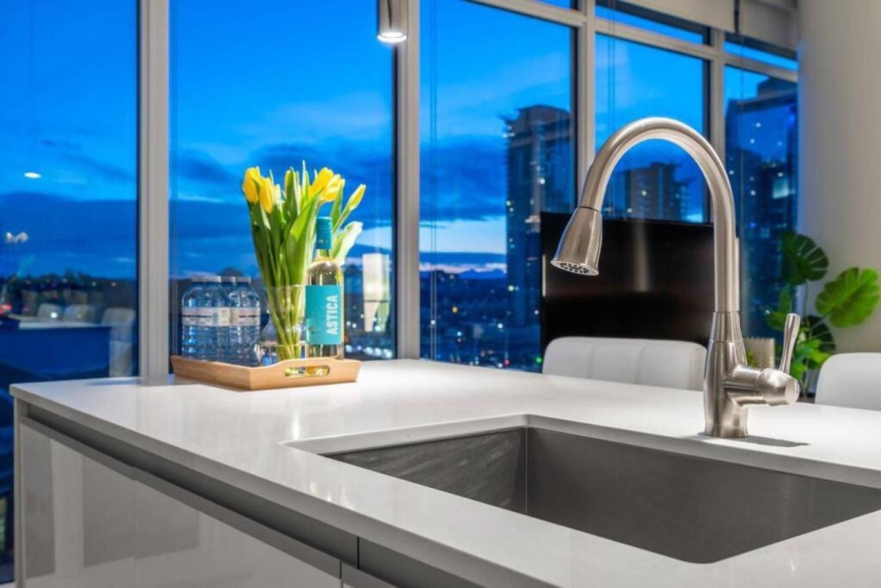 Luxury Apartment On The 9Th Floor Near Stampede, Complimentary Wine, 2 Car Ug Parking YYC Exterior foto