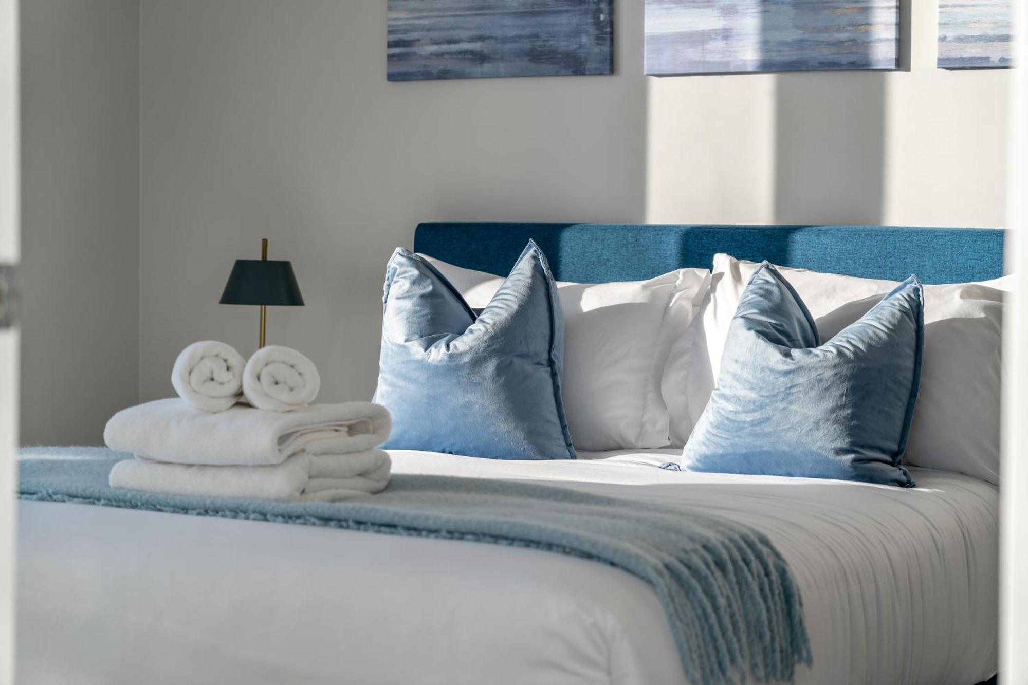 Luxury Apartment On The 9Th Floor Near Stampede, Complimentary Wine, 2 Car Ug Parking YYC Exterior foto